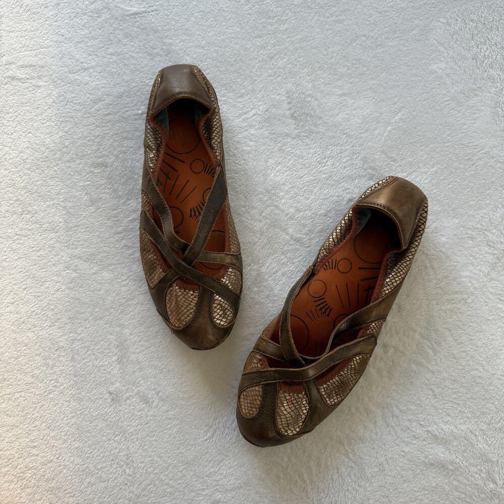 Hush Puppies Brown Flat Shoes Womens Size 8.5
